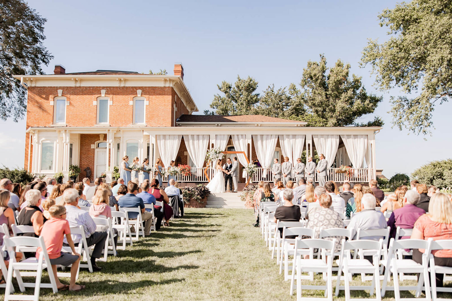 8 Bright & Airy Wedding Venues in Iowa I LOVE